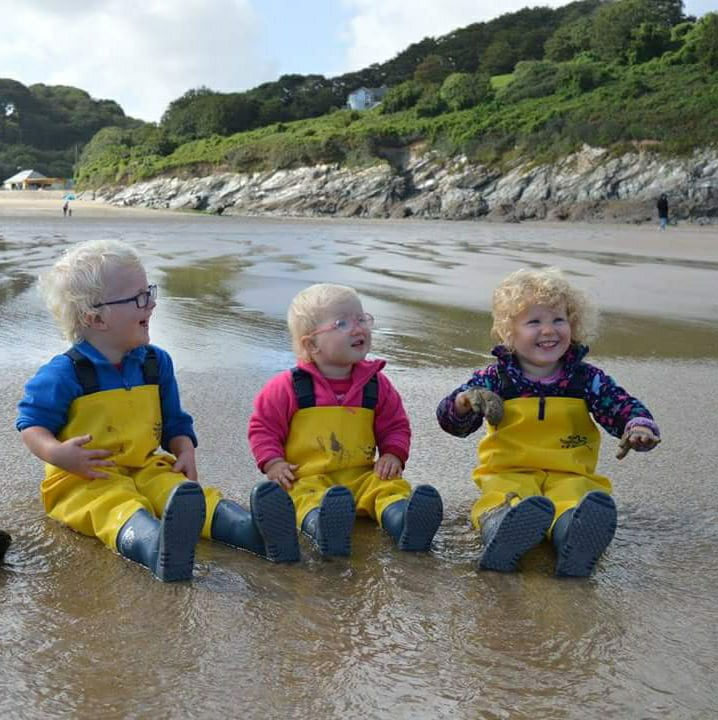 ‎Green family having fun in their waders